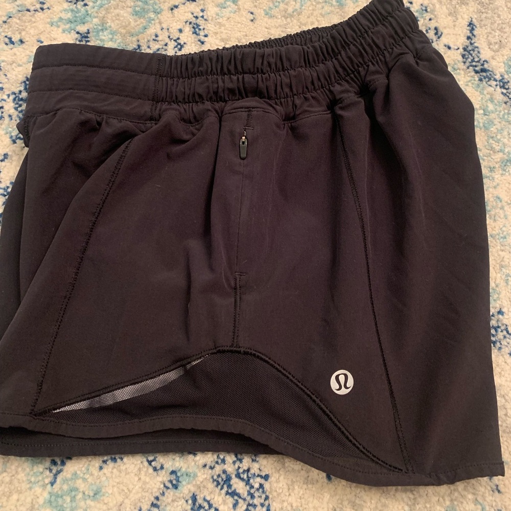 Lululemon Hotty Hot shorts 4”
